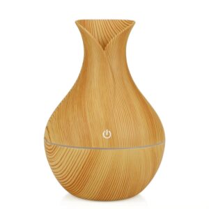 Transforme qualquer ambiente em um oásis de relaxamento com nosso umidificador de ar ultrassônico com lâmpada LED. Com capacidade de 130ml e até 3 horas de funcionamento contínuo, este umidificador é silencioso e eficiente, proporcionando um ambiente confortável e saudável. Com 7 opções de cores de LED e entrada USB para carregamento conveniente, é perfeito para uso em casa, escritório ou durante viagens.
